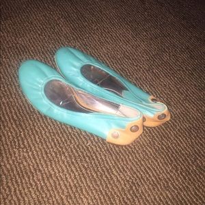 Flat green shoes and comfortable